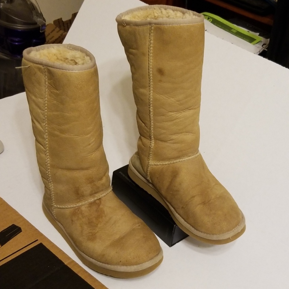 Ugg Classic Tall 2 women's boots size 7_2